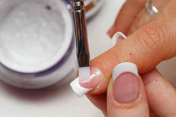 Paznokcie akrylowe vs. Żelowe paznokcie