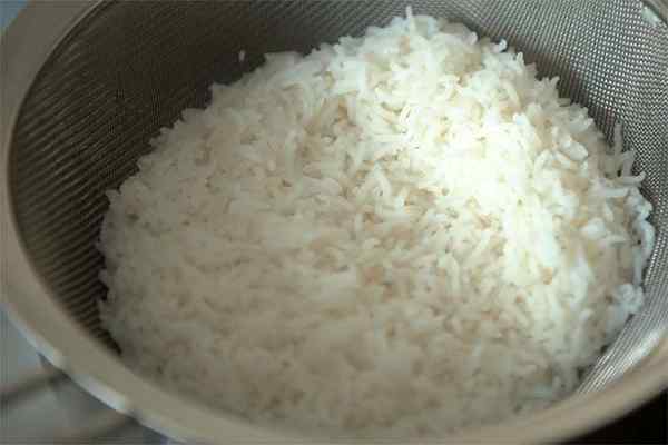 Brauner Reis gegen. Weißer Reis