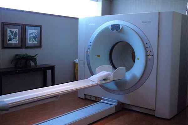 Skan CT vs. MRI