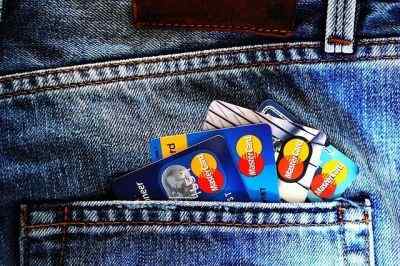 Diferencia entre una línea de crédito y una tarjeta de crédito
