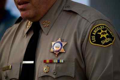 Diferencia entre un sheriff y la policía