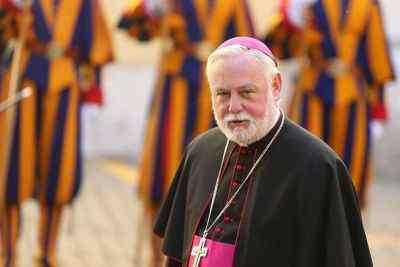 Różnica między arcybiskupem a biskupem