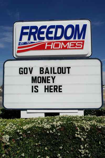 Perbedaan antara bailout dan kebangkrutan
