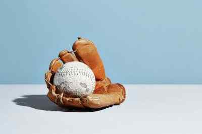 Perbedaan antara sarung tangan bisbol dan sarung tangan softball