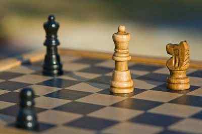 Perbedaan antara skakmat dan kebuntuan dalam catur