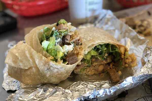 Perbezaan antara Chipotle Burrito dan Bowl