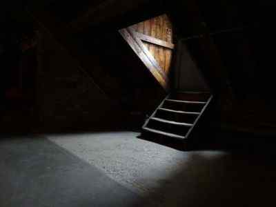 Perbedaan antara ruang merangkak dan fondasi basement