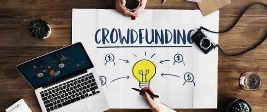 Perbedaan antara crowdfunding dan penggalangan dana tradisional