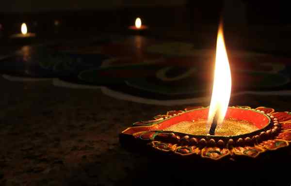 Perbezaan antara Diwali dan Hanukkah