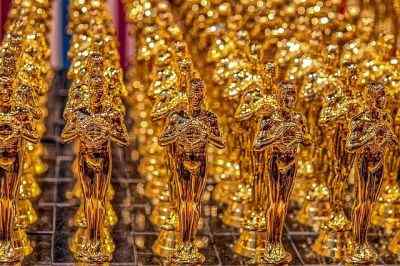 Różnica między Złotymi Globami, Oscarami i Emmys