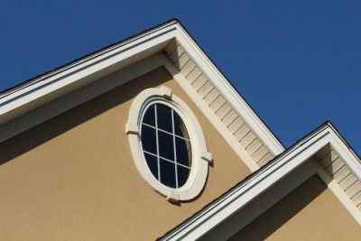 Różnica między dachami bioder a dachami szczytowymi