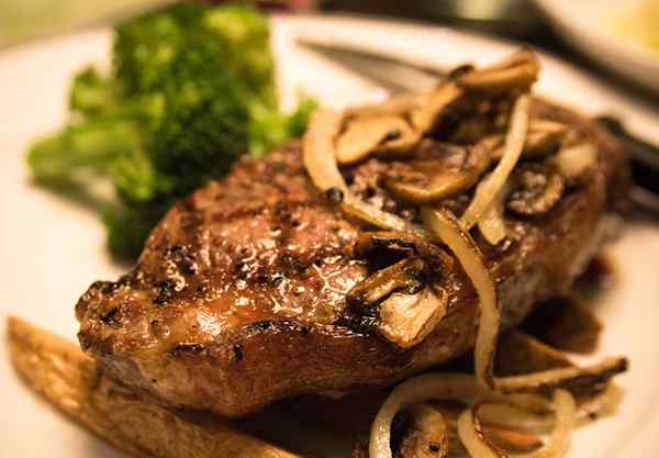 Perbedaan antara New York Strip dan Ribeye