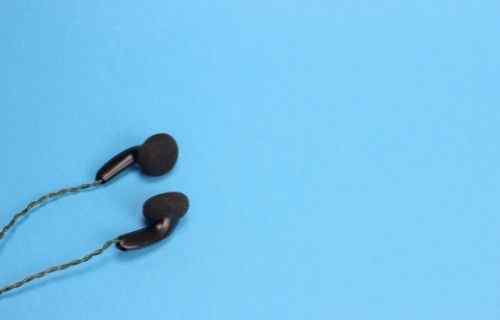 Perbedaan antara headphone on-ear dan over-ear