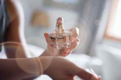 Różnica między perfumami a eau de parfum
