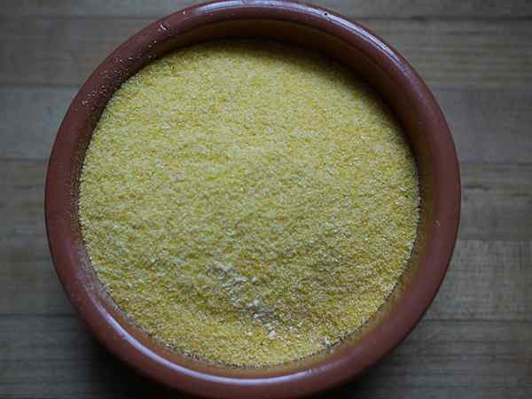 Perbedaan antara polenta dan tepung jagung