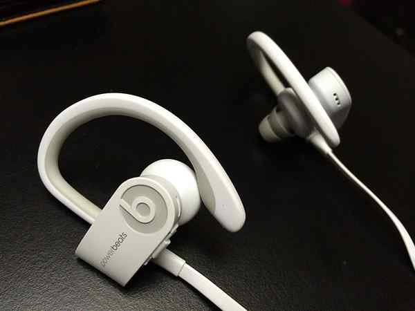 Perbezaan antara powerbeats 2 dan powerbeats 3