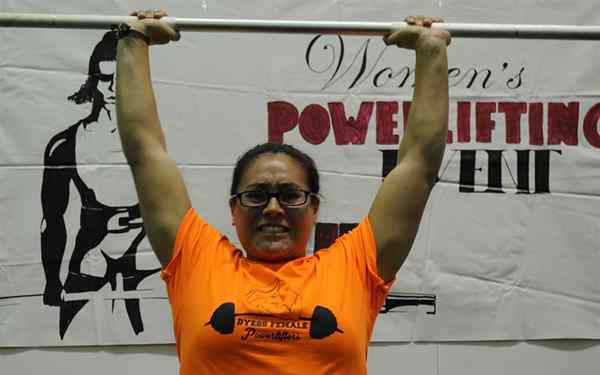 Perbedaan antara powerlifting dan angkat besi