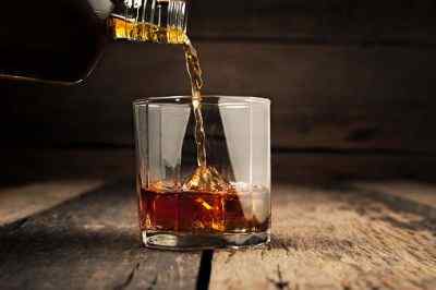 Różnica między rumem a whisky