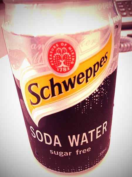 Unterschied zwischen funkelndem Wasser und Soda -Wasser