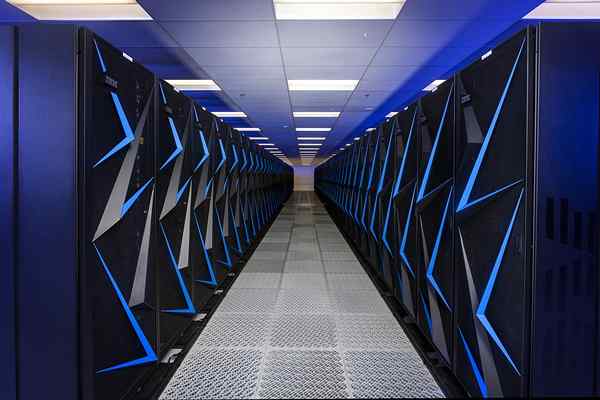 Różnica między superkomputerem a komputerem mainframe