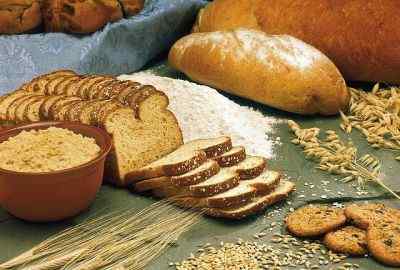 Różnica między mąką pełnoziarnistą a mąką uniwersalną