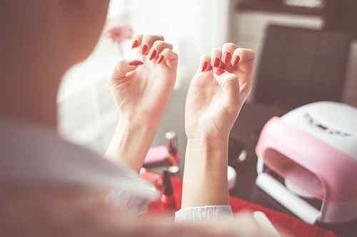 Różnice między manicure a pedicure