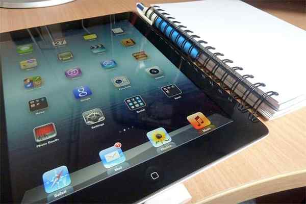 Tinta Pengertian Adam vs. iPad