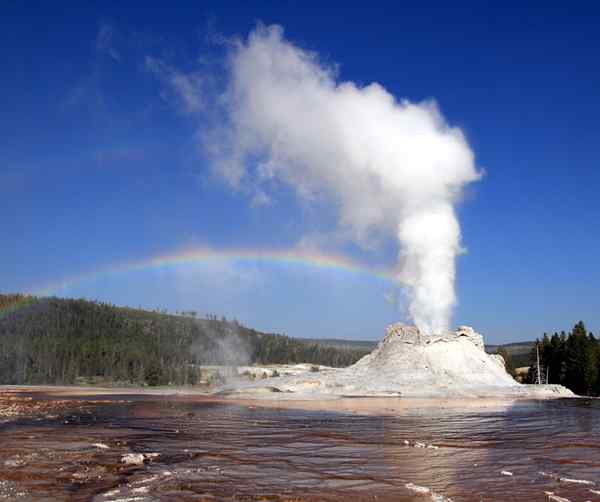 Différence entre geysers et volcans