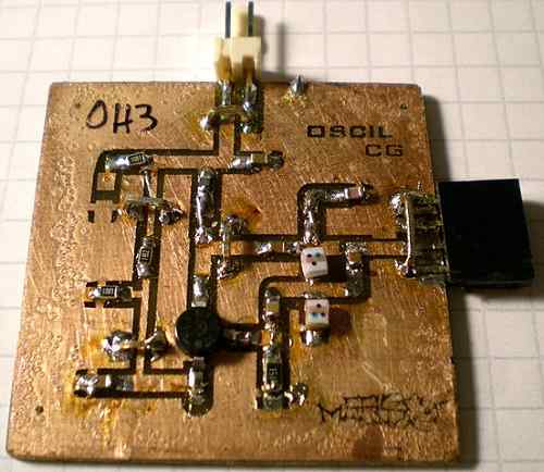 Différence entre l'oscillateur et le cristal