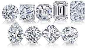 Różnica między symulowanym diamentem a laboratoryjnym diamentem