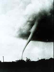 Unterschied zwischen Tornado -Uhr und Warnung